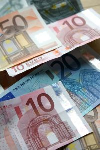 Servizi postali e manovra economica: liberalizzazioni, class action, enti inutili