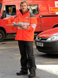 Royal Mail: nuove uniformi per i postini inglesi