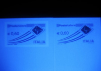 Posta Italiana: cartolina e busta postale senza riquadro fluorescente